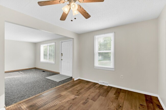 Building Photo - Spacious 3 Bedroom Ready to be rented. Section 8 Welcome