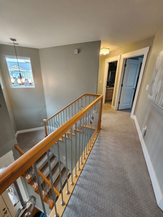 Building Photo - Experience Unmatched Luxury on the Columbia River!