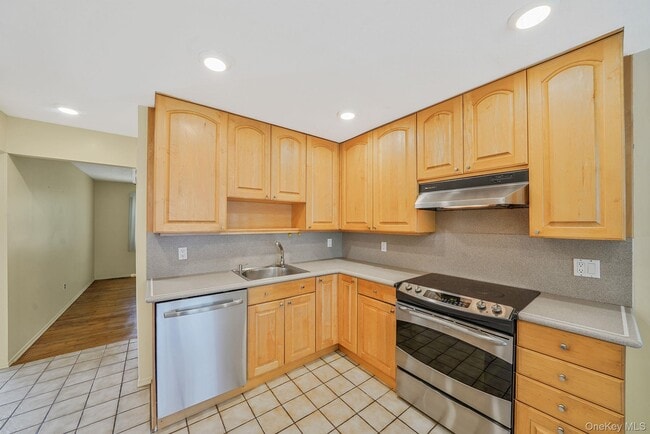 Building Photo - 386A Glen Cove Ave