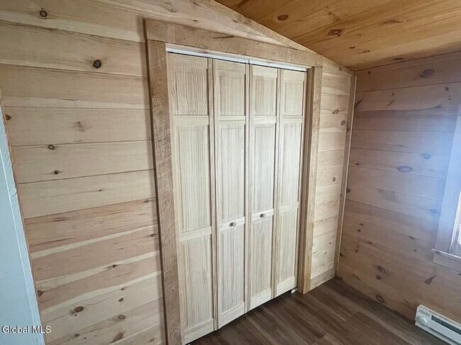 Building Photo - 110 Van Dam St