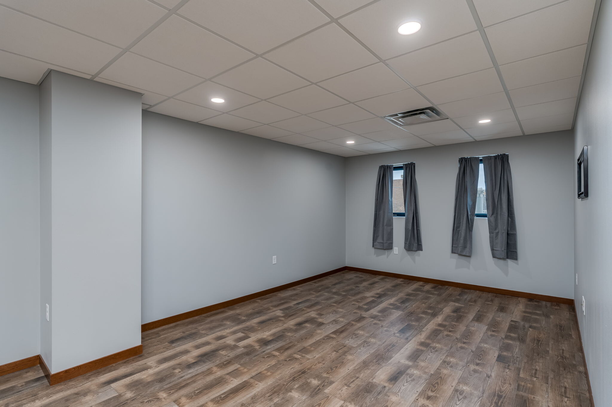 Family Room - 513 N Riverfront Dr