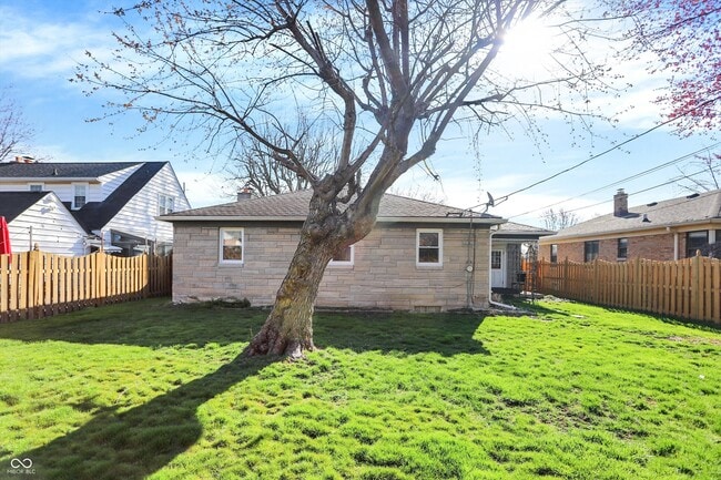 Building Photo - 1240 N Irvington Ave