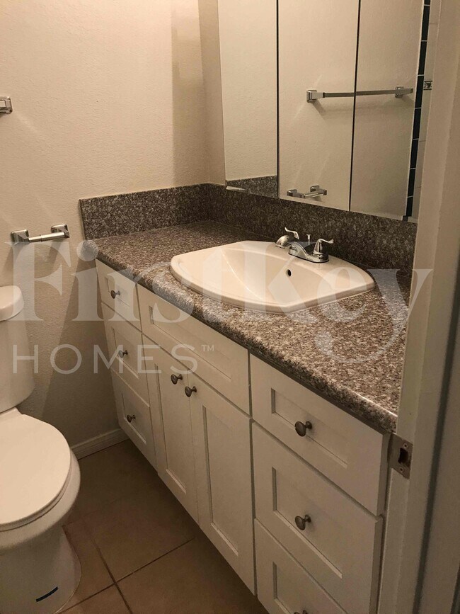 Building Photo - 1810 Renada Cir