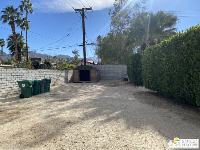 Building Photo - 74619 Fairway Dr