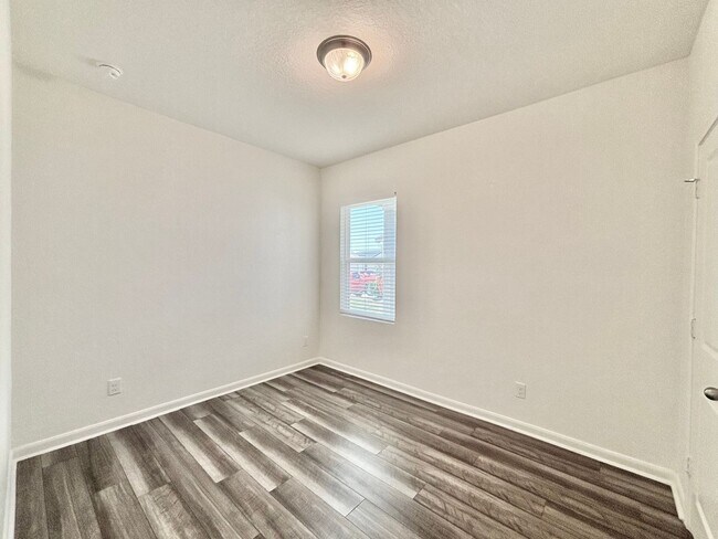 Building Photo - 5227 Hickory Pl