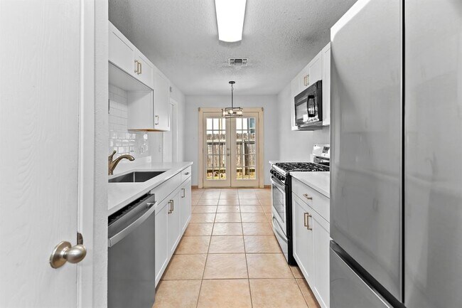 Building Photo - 607 Russet Valley Dr