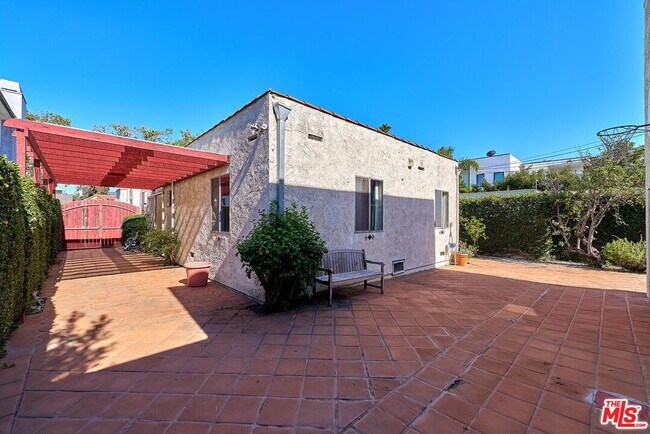 Building Photo - 429 S Orange Dr