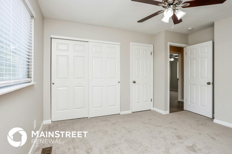 Building Photo - 1133 Treetop Village Dr