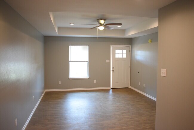 Building Photo - 218 Parrott Dr