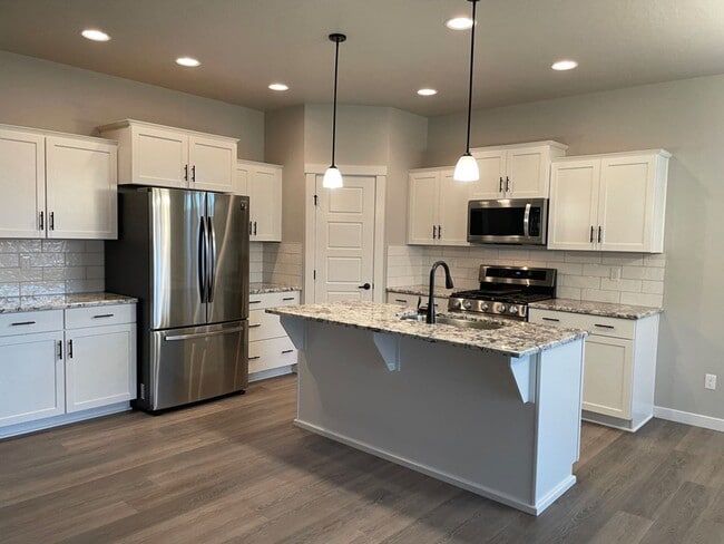 Building Photo - Single Level 4 Bedroom 2 Bathroom Home in Nampa