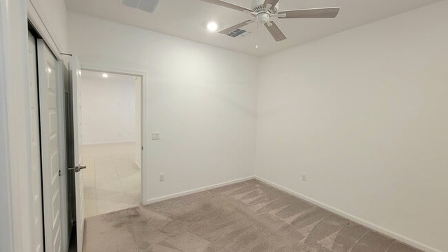 Building Photo - 7152 W Vineridge Dr