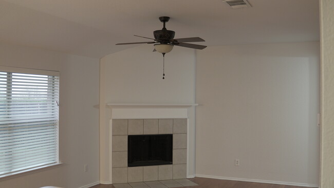 Building Photo - 2512 Douglas Dr