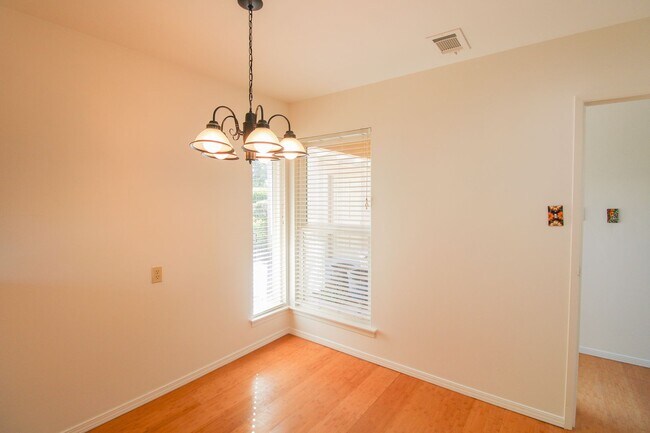 Building Photo - Unique Large Floor Plan for this 5 Bedroom in Laguna Lake