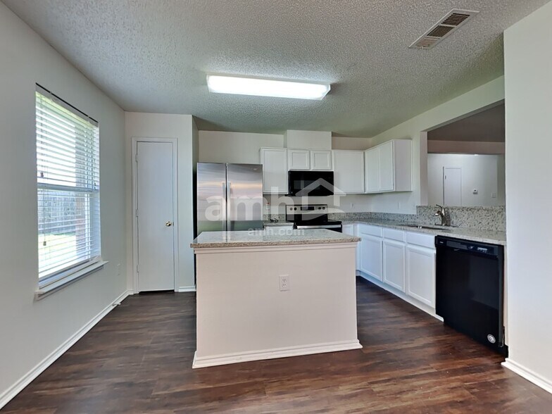 Building Photo - 5428 Kleberg Dr