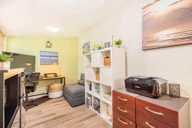 Building Photo - 2120 N Valley St