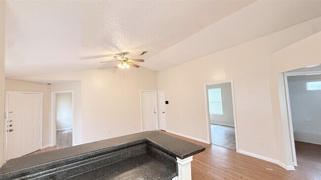 Building Photo - 15821 Ridgecroft Rd