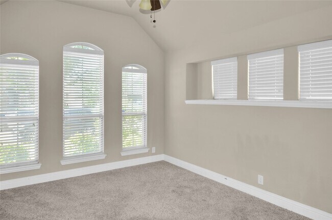 Building Photo - 2121 Victoria Ln