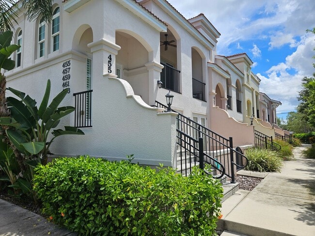 Building Photo - 461 Nokomis Ave S