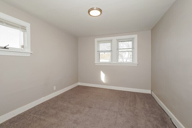 Building Photo - 3260 Cedarbrook Rd