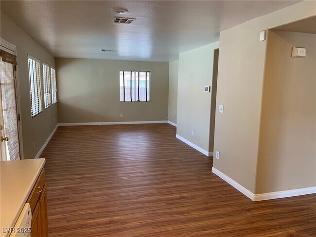 Building Photo - 9541 Paradise Rd