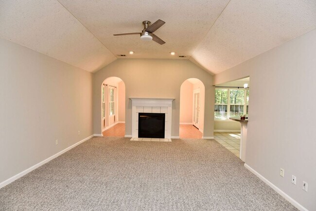 Building Photo - 121 Laurenburg Dr