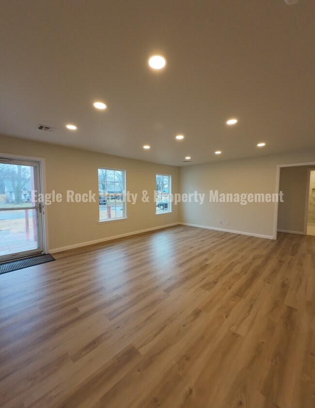 Building Photo - 1369 E 67th St