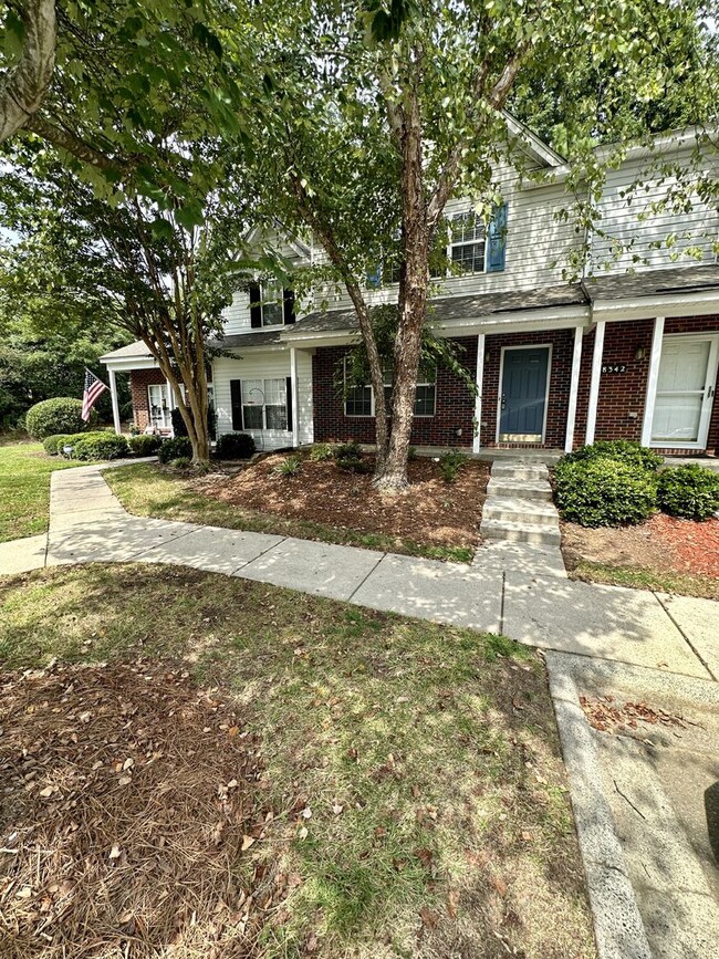 Building Photo - Cozy 2BR/2.5 Bath Townhouse in Holly Ridge