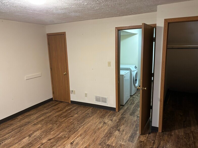 Building Photo - 104 McMillen Ave