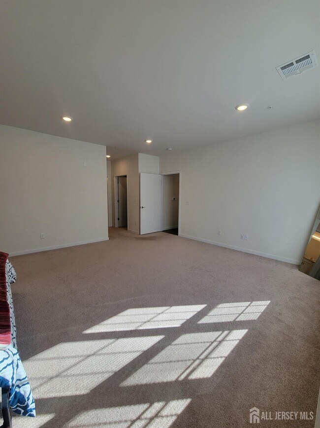 Building Photo - 231 Lorhan Dr