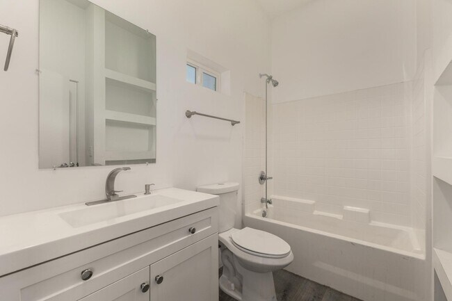 Building Photo - 1933 E Monroe St