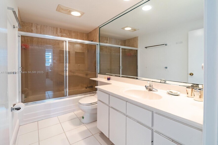 Building Photo - 1408 Brickell Bay Dr