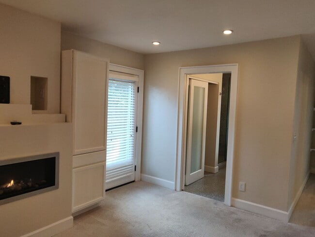 Building Photo - Urban Elegance Meets Ultimate Privacy Near Juniper Park