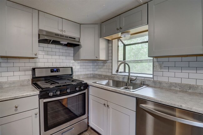 Building Photo - Nature at Your Back Door in this 3 Bedroom...