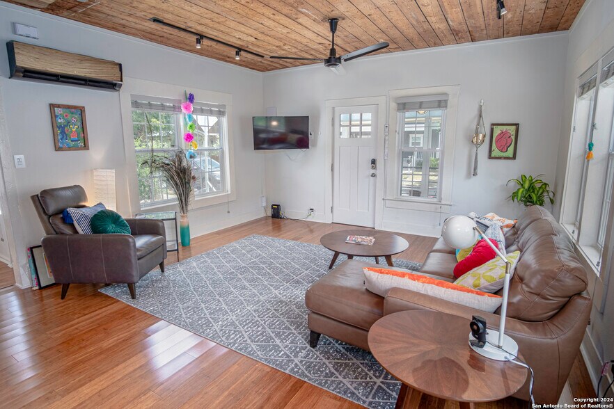 Building Photo - 311 Alamosa Ave