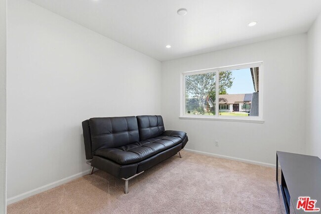 Building Photo - 5920 E Malton Ave