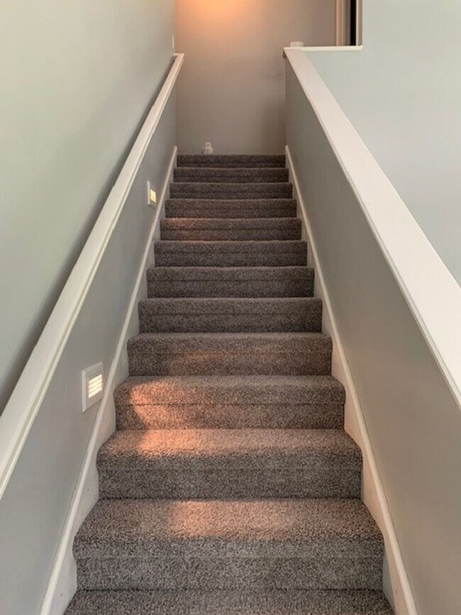 Building Photo - Furnished 4 Bedroom 3 Bath House in Kimberling City, MO with 2 car garage-Seasonal Lake View