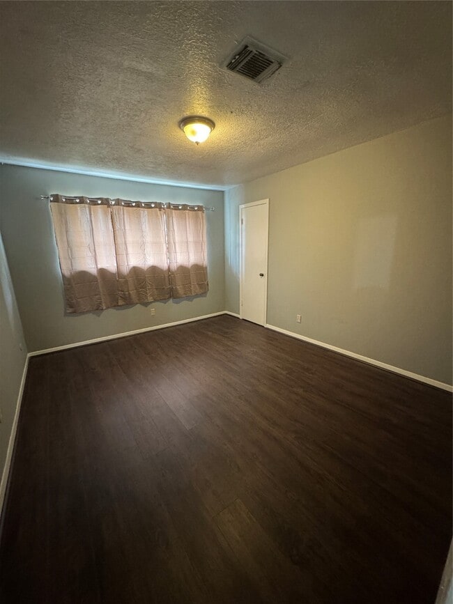 Building Photo - 10032 Neuens Rd