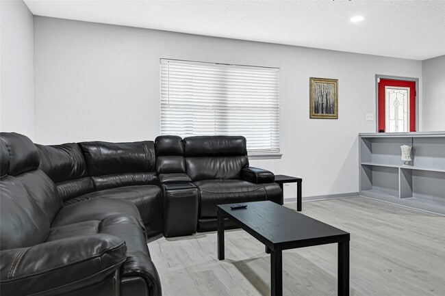 Building Photo - 1806 Clayton Dr