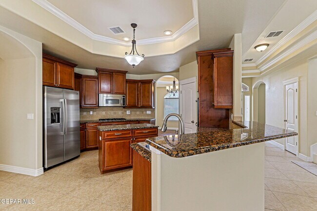 Building Photo - 6285 Wildwood Ct