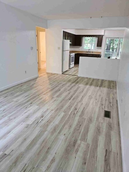 Building Photo - 25625 Thelmadale Dr