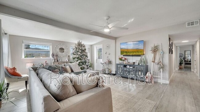 Building Photo - 8008 Lake Eve Dr