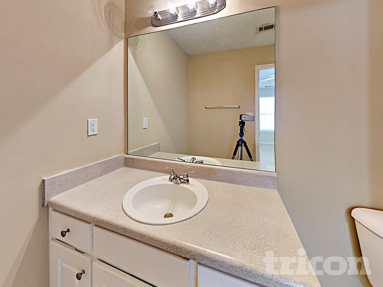 Building Photo - 6728 Chesepeake Trail