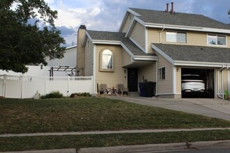 Building Photo - 6929 S Prom Dr