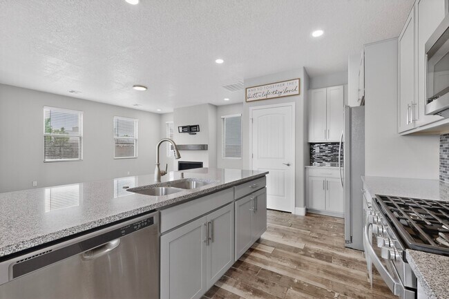 Building Photo - 5603 Linq Ct NE