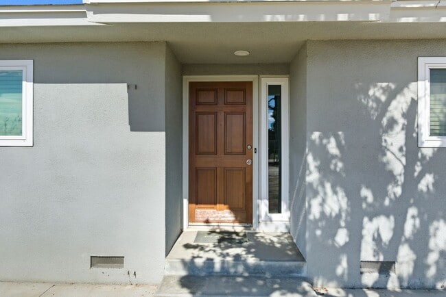 Building Photo - 8416 E American Ave