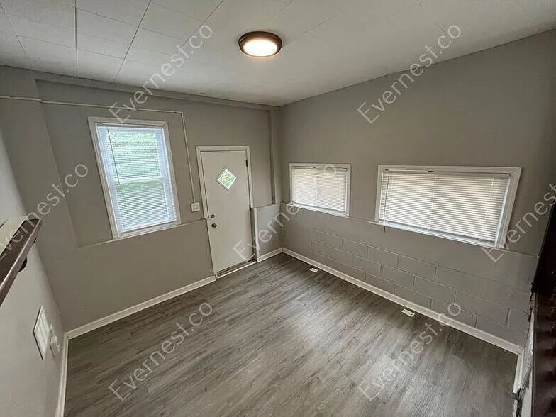 Building Photo - 9101 Hugh St