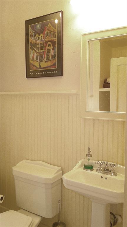 Building Photo - 303 E Plymouth St