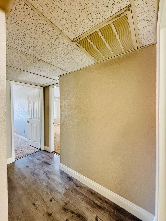 Building Photo - Fully Renovated 2-Bedroom Condo in Gated W...
