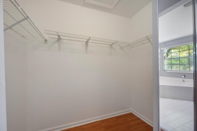 Building Photo - 3578 Chesapeake Cir