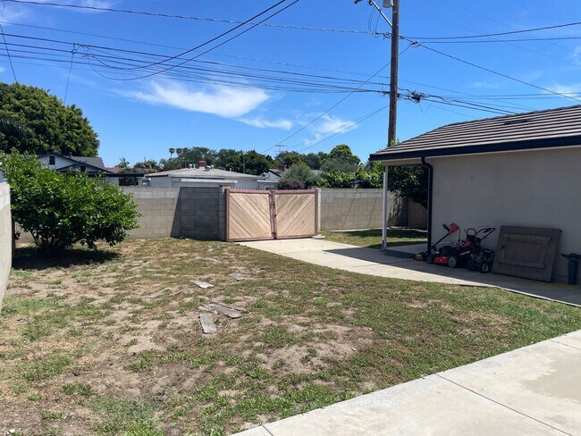 Building Photo - Super comfortable 2-bedroom, 2-bath home in Long Beach